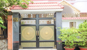 Cửa cổng nhôm đúc mẫu 199